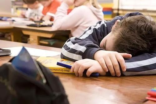 超8成中小学生睡眠时长未达标,为何中小学生的睡眠质量越来越差?-第8张图片-万福百科