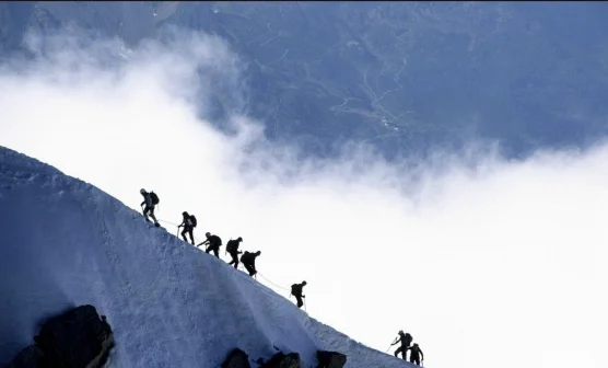 登山者遇到珠峰上的灵异事件 可能存在神秘人(至今说法众多)-第11张图片-万福百科