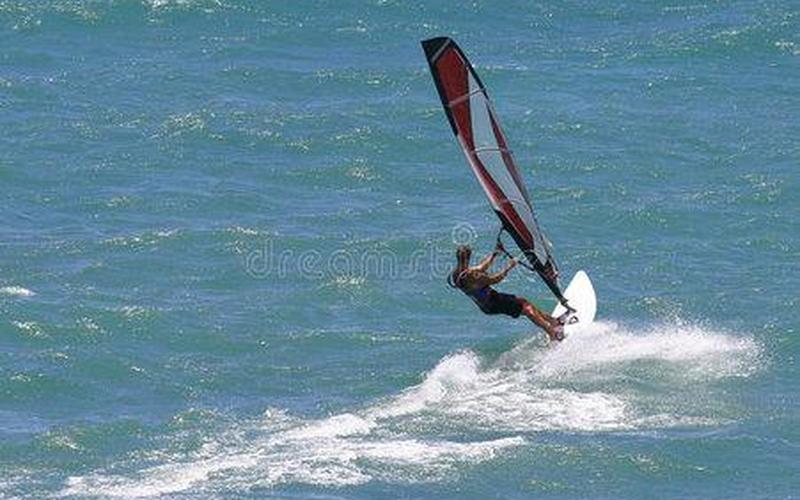 windsurfing为什么吓人-风帆冲浪：享受海风与浪花的 *** 体验-第1张图片-万福百科